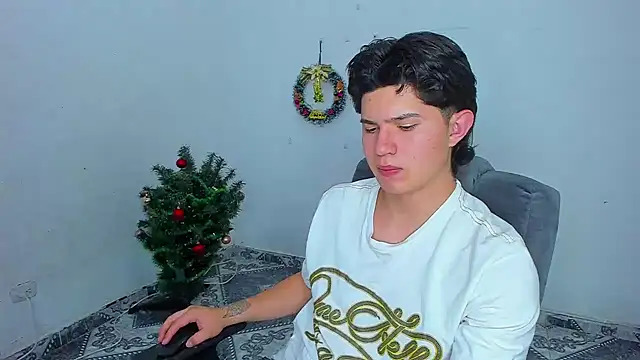 Snapshot of patrik_027 chatting on December 2024 02:12:01 AM patrik 027 online show from December 2024 02:12:01 AM