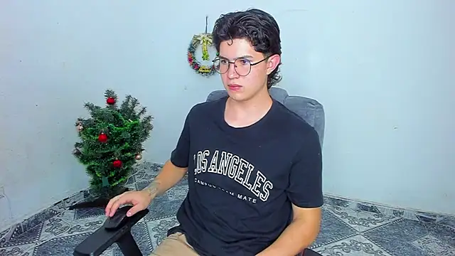 Snapshot of patrik_027 chatting on December 2024 10:32:02 PM patrik 027 online show from December 2024 10:32:02 PM