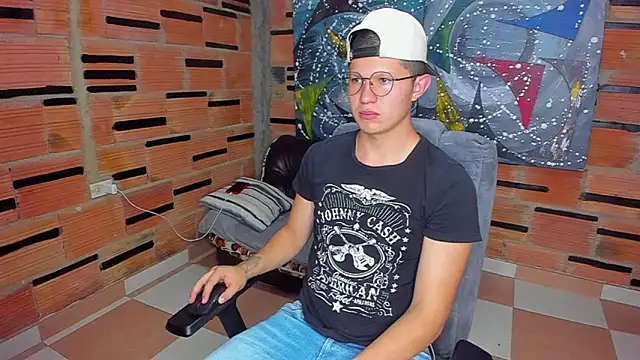 Snapshot of patrik_027 chatting on February 2025 07:24:02 PM patrik 027 online show from February 2025 07:24:02 PM