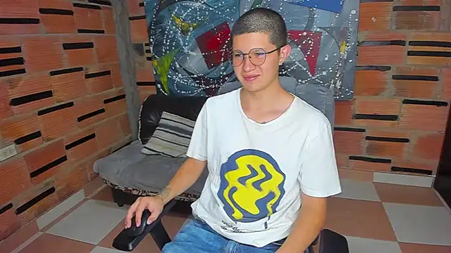 Snapshot of patrik_027 chatting on February 2025 02:15:02 PM patrik 027 online show from February 2025 02:15:02 PM