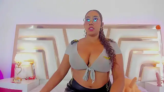 Aisharhodes00 online show from November 2025 08:41:02 PM