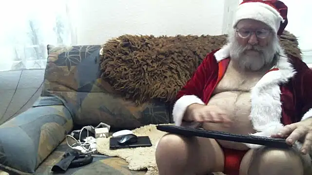 SexySantaC online show from December 2024 07:01:01 PM