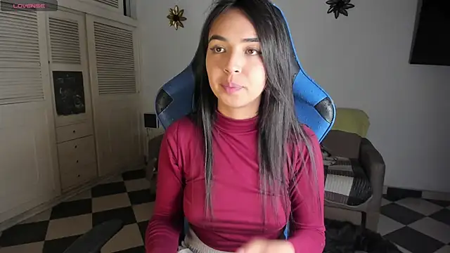 Snapshot of Miss_Nicole chatting on December 2024 03:58:01 AM Miss Nicole online show from December 2024 03:58:01 AM