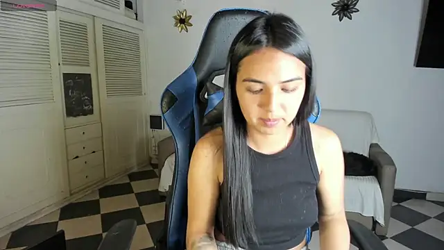 Snapshot of Miss_Nicole chatting on December 2024 01:24:01 AM Miss Nicole online show from December 2024 01:24:01 AM