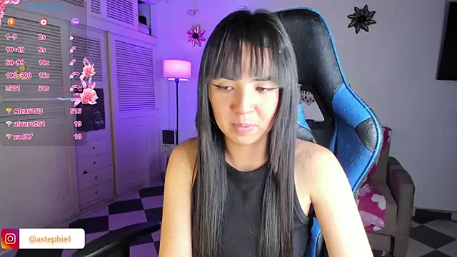 Snapshot of Miss_Nicole chatting on December 2024 04:27:02 AM Miss Nicole online show from December 2024 04:27:02 AM