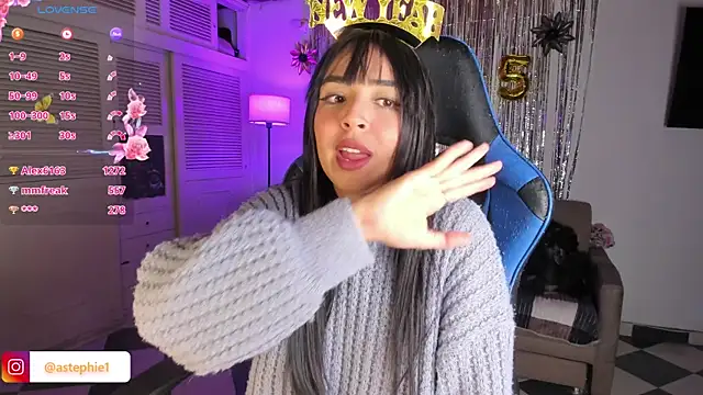 Snapshot of Miss_Nicole chatting on January 2025 06:37:01 AM Miss Nicole online show from January 2025 06:37:01 AM