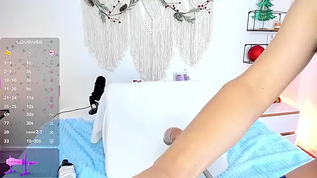 evaa rose online show from December 2025 02:00:02 PM