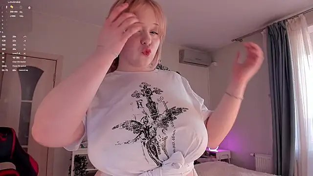 LisaLaas online show from March 2025 01:45:01 PM