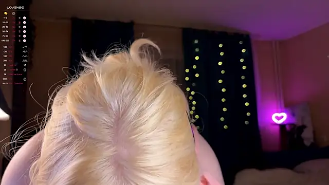 LisaLaas online show from September 2025 09:39:02 PM