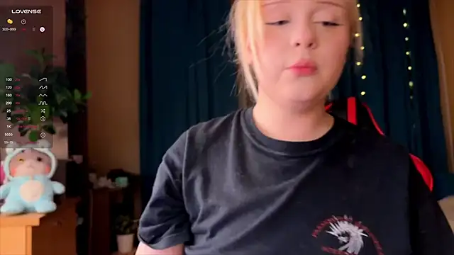 LisaLaas online show from October 2025 07:00:01 PM