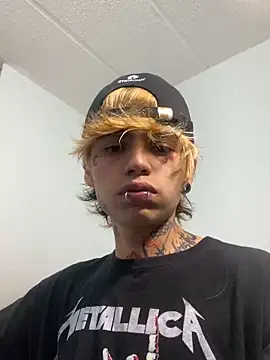 Snapshot of AcidMilo chatting on October 2025 11:11:02 PM AcidMilo online show from October 2025 11:11:02 PM