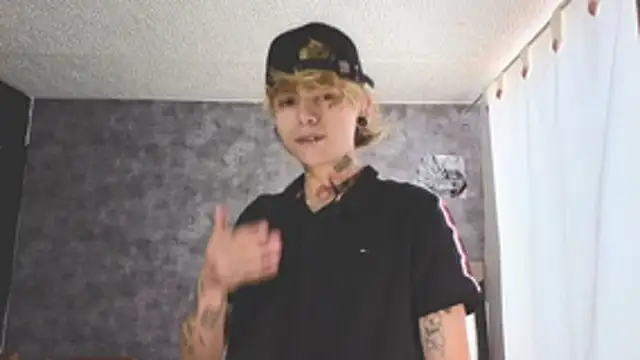 Snapshot of AcidMilo chatting on October 2025 07:13:01 PM AcidMilo online show from October 2025 07:13:01 PM