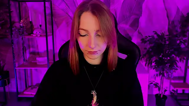 PrettyReckess online show from December 2024 08:09:02 AM