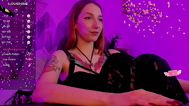 PrettyReckess online show from December 2024 02:39:02 PM