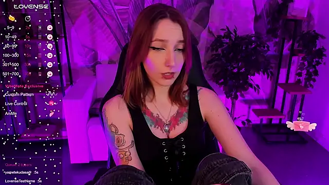 PrettyReckess online show from January 2025 10:38:02 AM