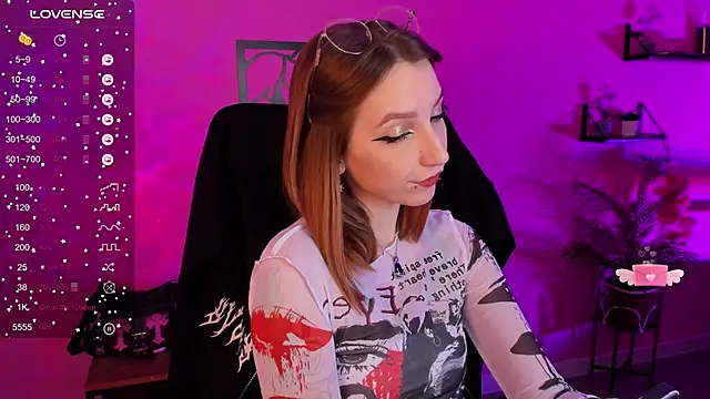 PrettyReckess online show from February 2025 09:58:01 AM