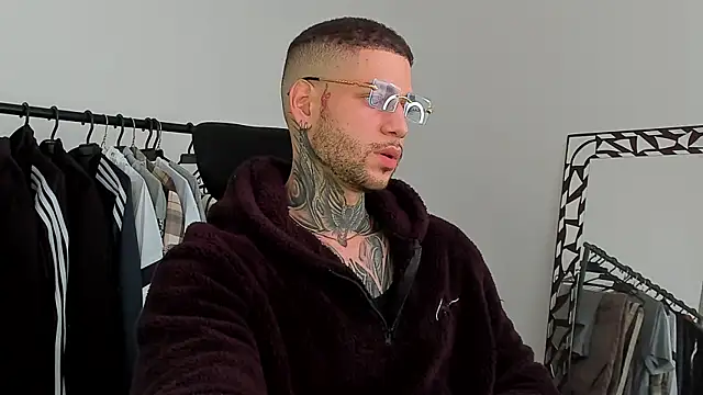  jamesleandros1 online show from November 2025 02:28:01 PM