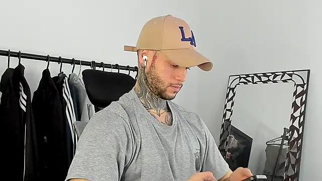  jamesleandros1 online show from December 2025 07:51:01 PM