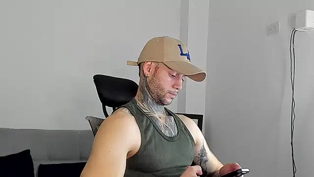 Snapshot of _jamesleandros1 chatting on July 2026 08:01:01 PM jamesleandros1 online show from July 2026 08:01:01 PM