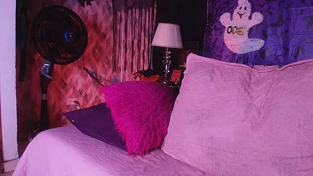 Snapshot of naomi_kyse chatting on October 2025 03:06:02 AM naomi kyse online show from October 2025 03:06:02 AM