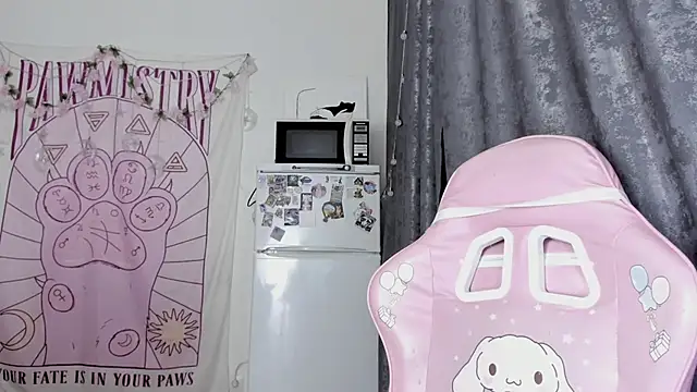 Holy420lolii online show from September 2025 05:02:01 PM