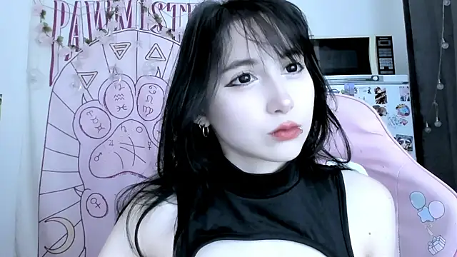 Holy420lolii online show from July 2026 07:05:01 PM