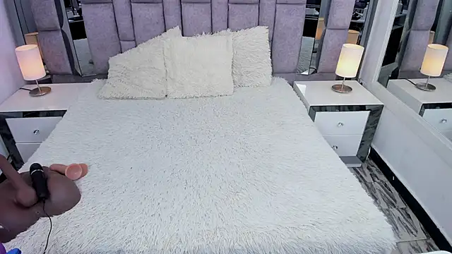 Snapshot of EMMAHILL1 chatting on February 2026 11:17:01 AM EMMAHILL1 online show from February 2026 11:17:01 AM