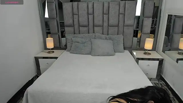 Snapshot of EMMAHILL1 chatting on February 2026 11:07:02 AM EMMAHILL1 online show from February 2026 11:07:02 AM