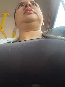 Abril Luv online show from October 2025 12:06:01 PM