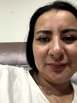 Abril Luv online show from November 2025 01:16:01 AM