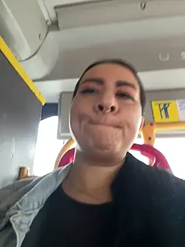 Abril Luv online show from March 2026 12:11:01 PM