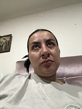 Abril Luv online show from April 2026 01:47:01 AM