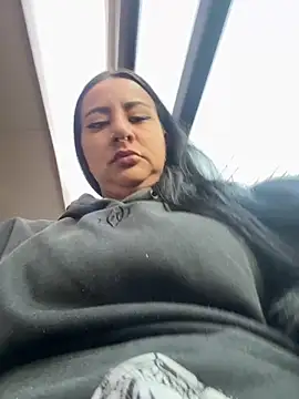 Abril Luv online show from April 2026 11:14:02 AM