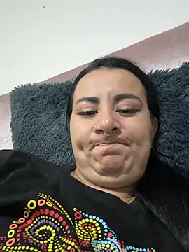 Abril Luv online show from May 2026 01:23:02 AM
