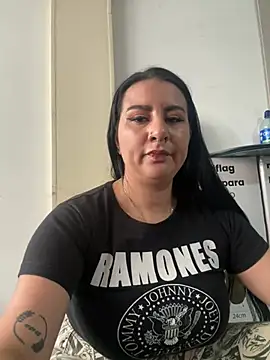Snapshot of Abril_Luv chatting on June 2026 01:32:01 PM Abril Luv online show from June 2026 01:32:01 PM