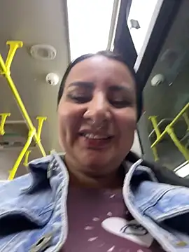 Snapshot of Abril_Luv chatting on July 2026 01:32:02 AM Abril Luv online show from July 2026 01:32:02 AM