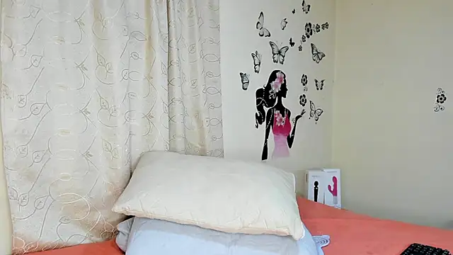 Snapshot of Juli_Castillo8 chatting on March 2025 01:26:02 PM Juli Castillo8 online show from March 2025 01:26:02 PM