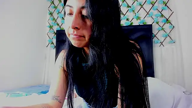 Snapshot of EmmaWilliamss chatting on June 2026 03:07:02 PM EmmaWilliamss online show from June 2026 03:07:02 PM