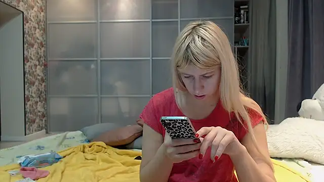 KyliePag online show from December 2025 07:45:02 AM