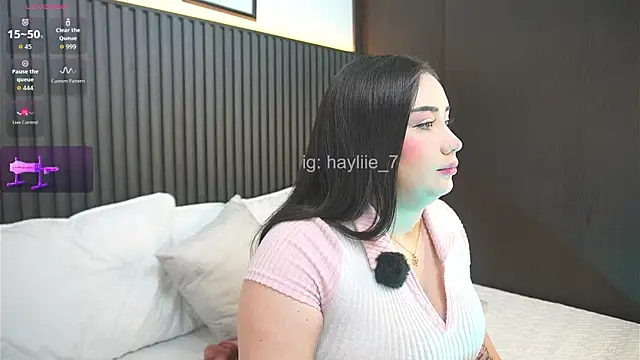 Snapshot of haylie_ chatting on June 2026 06:26:01 AM haylie online show from June 2026 06:26:01 AM