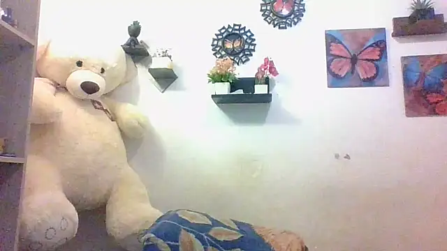 Snapshot of ChiaraFioree chatting on October 2025 05:00:01 PM ChiaraFioree online show from October 2025 05:00:01 PM