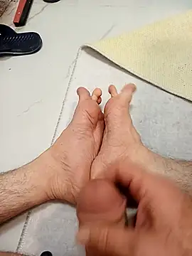 Hardapple01 online show from March 2026 08:36:01 PM