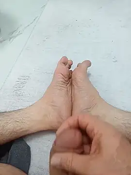 Hardapple01 online show from April 2026 09:37:02 PM