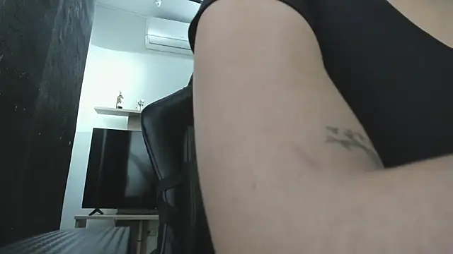 LunaBaker-1 online show from September 2025 07:30:01 PM