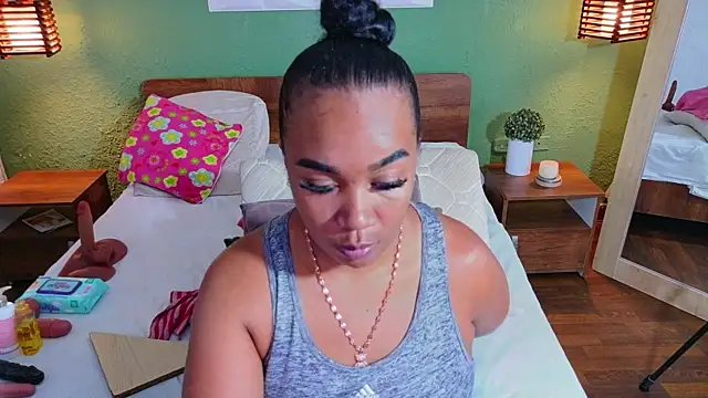 Snapshot of dannaahbrown chatting on June 2026 06:43:01 PM dannaahbrown online show from June 2026 06:43:01 PM