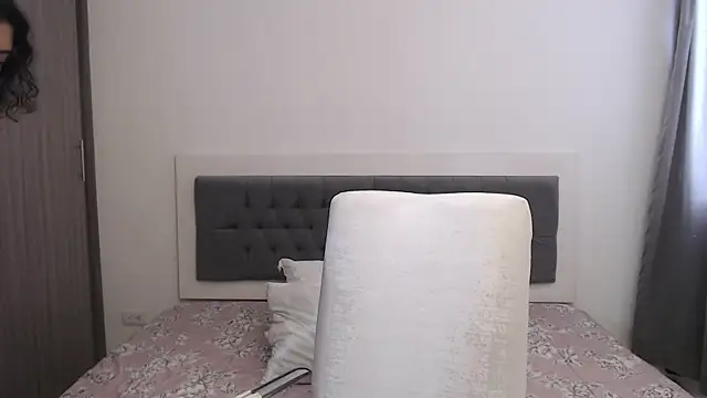 MIYESSI online show from October 2025 05:55:02 PM