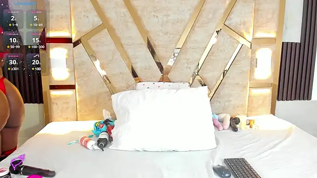 Athenea Mills online show from February 2025 06:44:01 PM