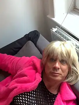 hoerige-masonutte online show from October 2025 03:40:01 PM