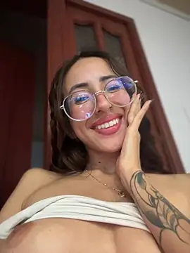 lauravasquez online show from March 2025 04:43:02 PM