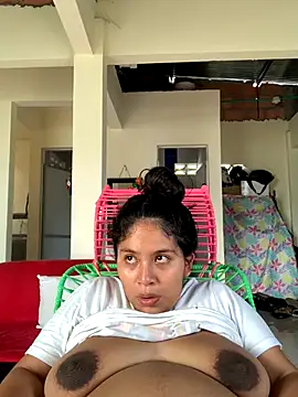 Snapshot of moncerrat_luna chatting on September 2025 09:09:01 PM moncerrat luna online show from September 2025 09:09:01 PM